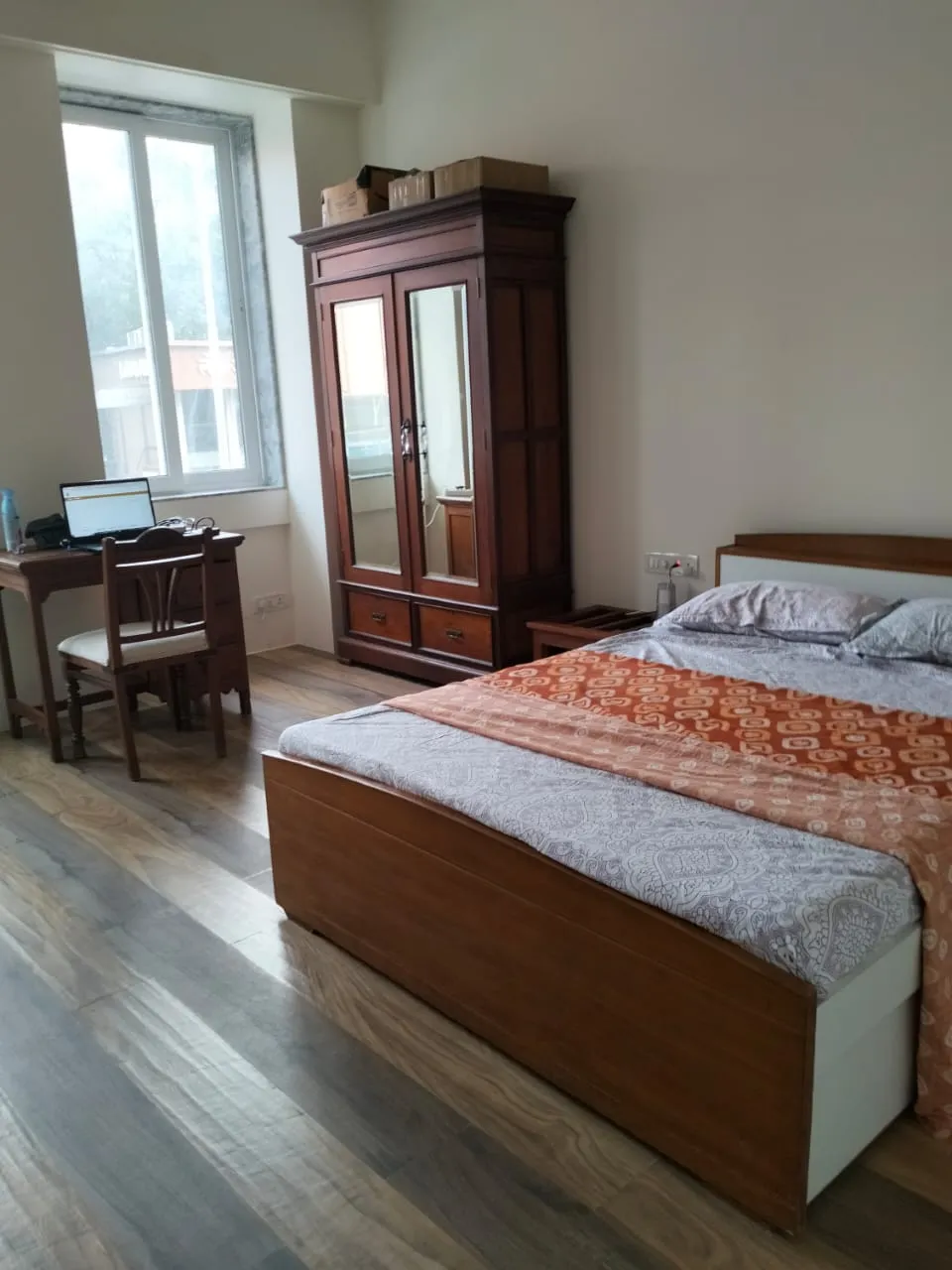 3 BHK Flats on Rent in Petit Mansion, Grant Road