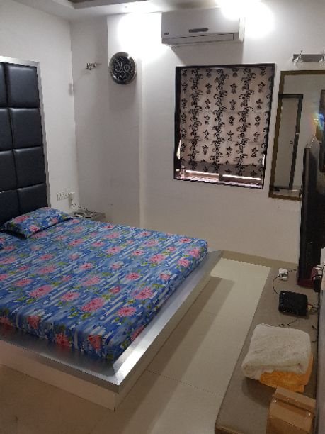 12 - Green Fields, Juhu