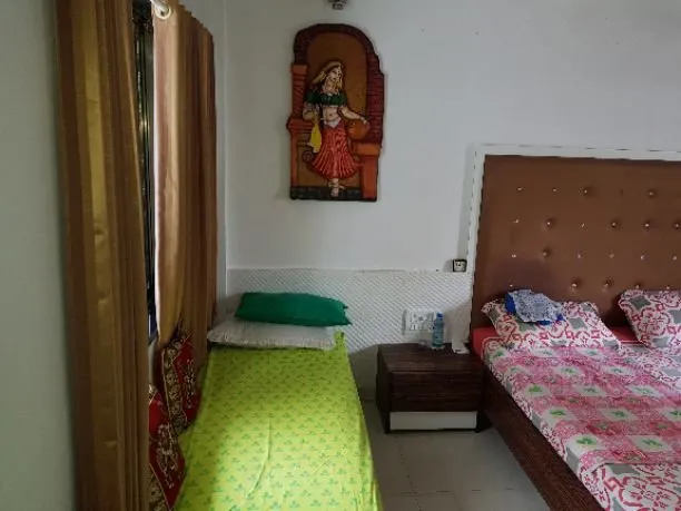 2 BHK Flats for Sale in Green Fields, Juhu