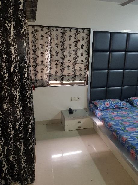 8 - Green Fields, Juhu