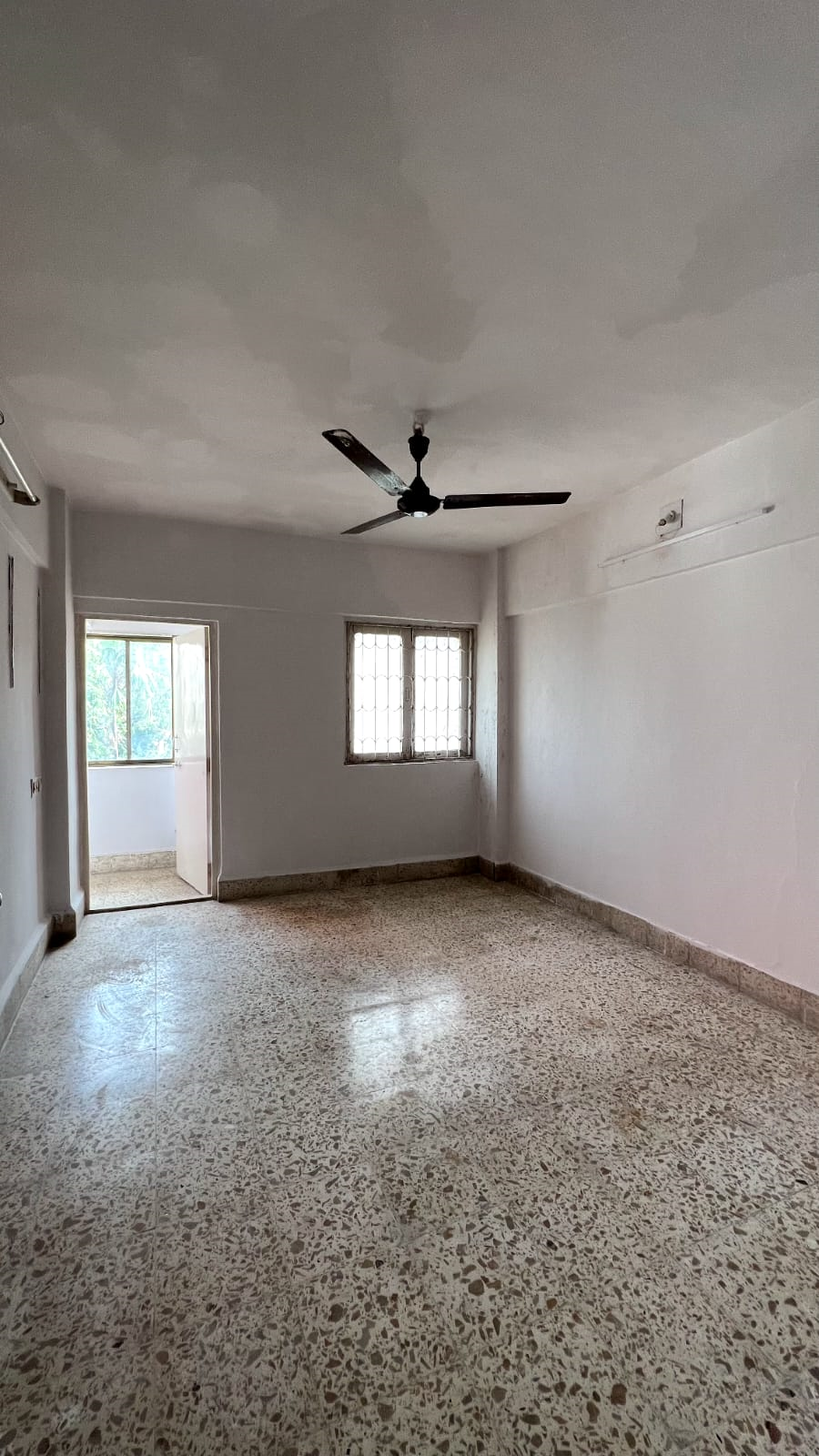 2 BHK Flats for Sale in Juhu Beekay Society, Juhu