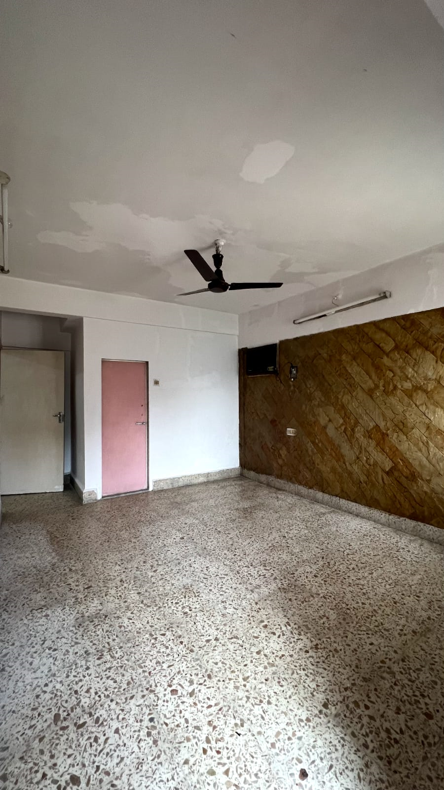 2 BHK Flats for Sale in Juhu Beekay Society, Juhu