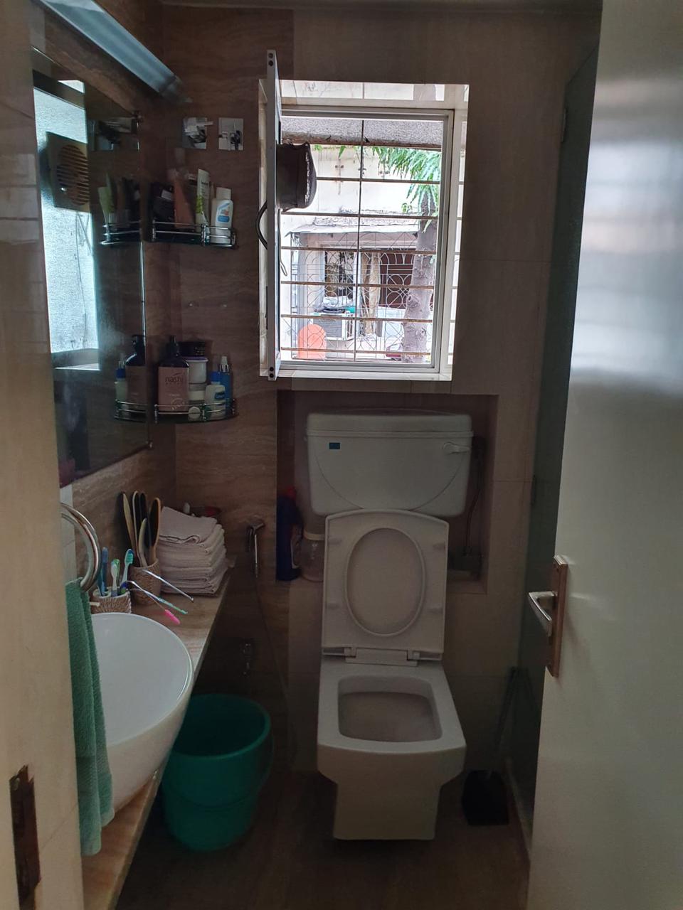 7 - Roop Mahal, Khar West