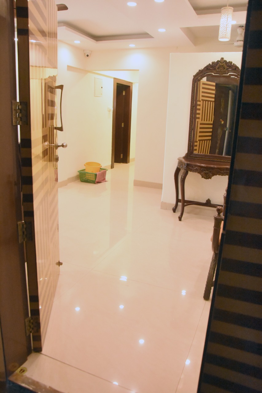 7 - Lok Nirman, Khar West