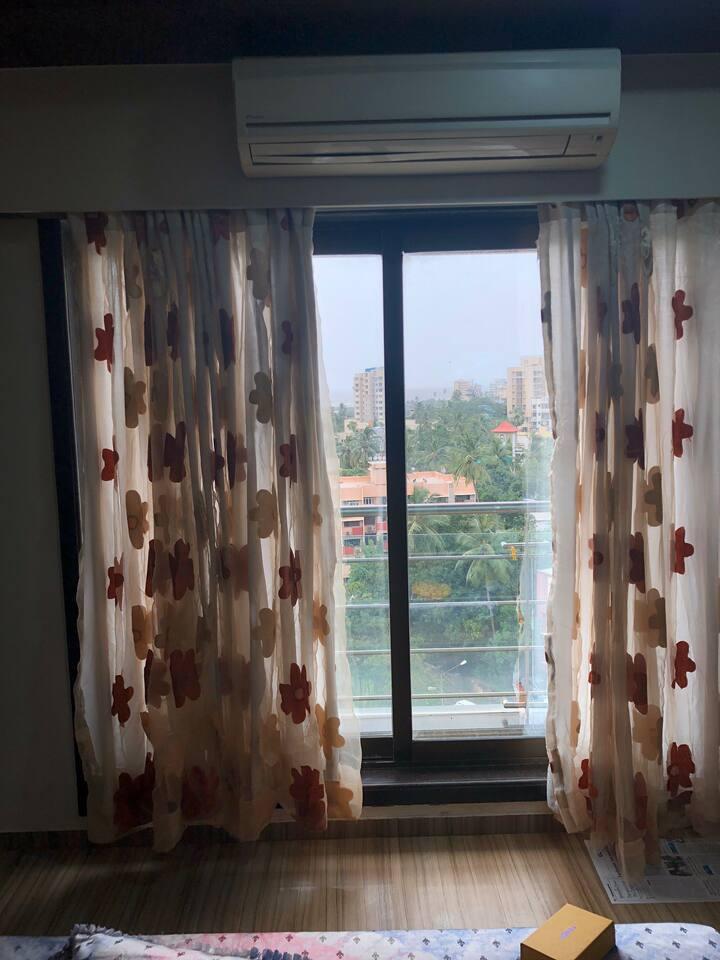 12 - West Side , Bandra West