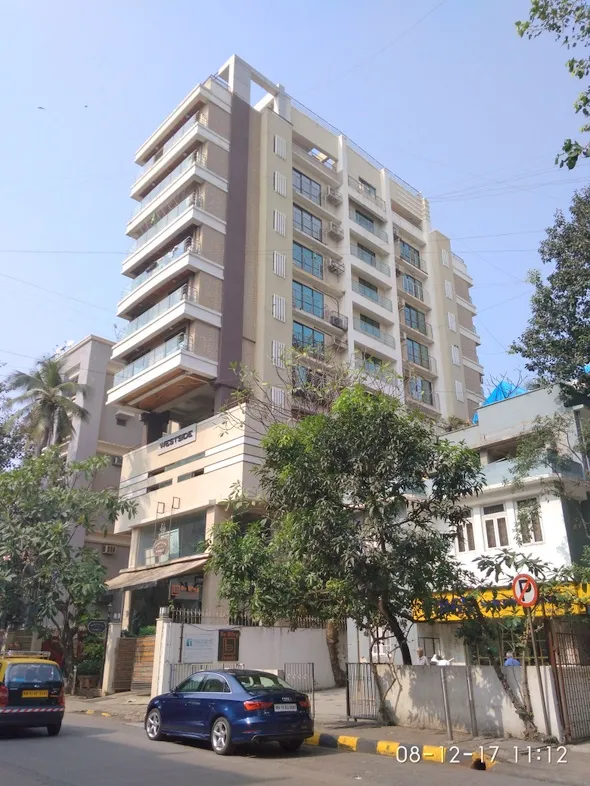2 BHK Semi Furnished in West Side , Bandra West