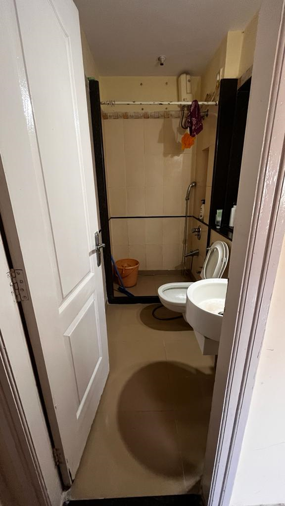 2 BHK Semi Furnished in Swapnalok Tower , Goregaon East