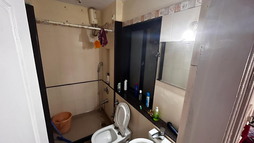 2 BHK Semi Furnished in Swapnalok Tower , Goregaon East