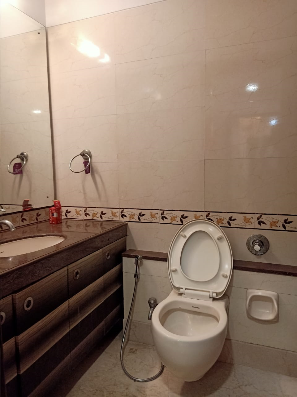 3 BHK Semi Furnished in Raheja Classique , Andheri West