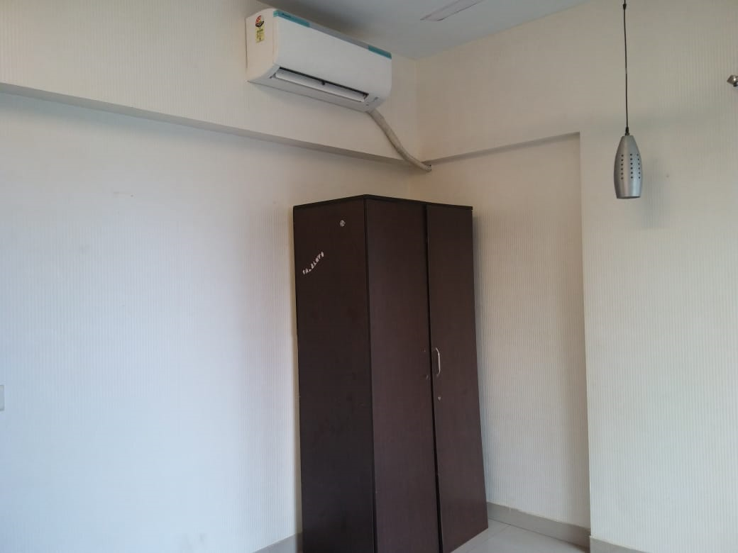 10 - Ushus Society, Santacruz West