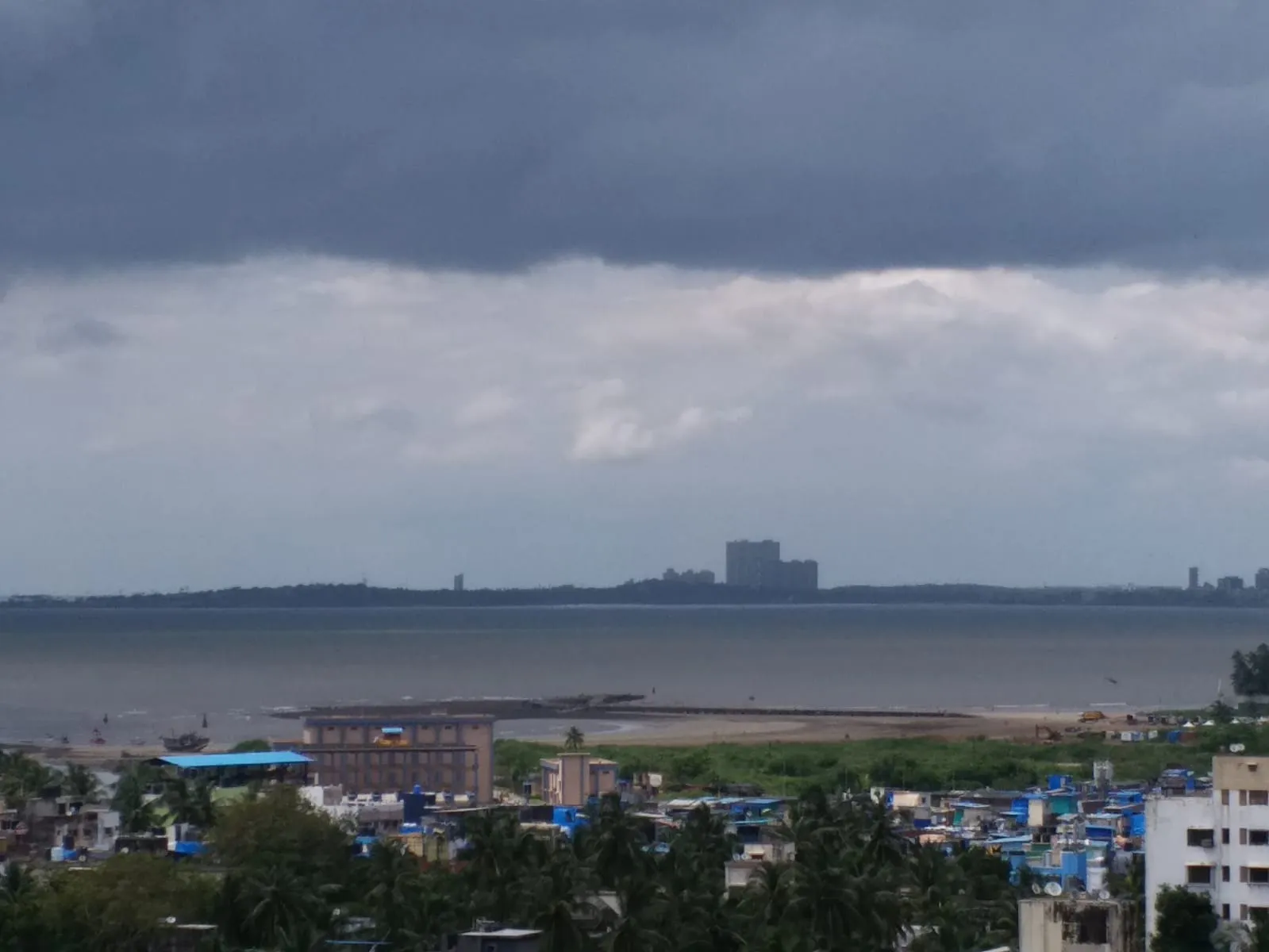 1 BHK Flats for Sale in Jastcon Heights, Khar West