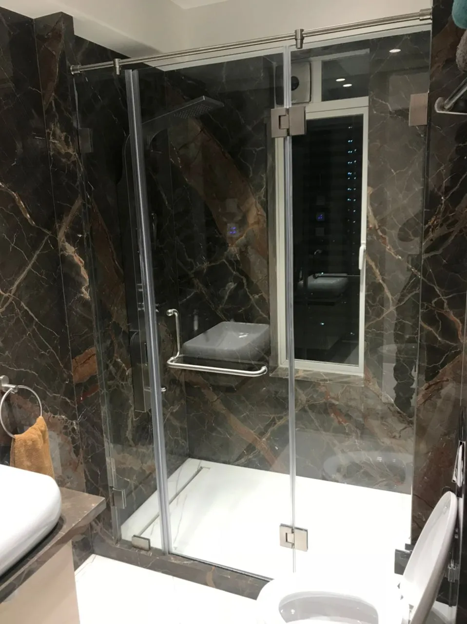 4 BHK Flats for Sale in Runwal Elegante, Andheri West