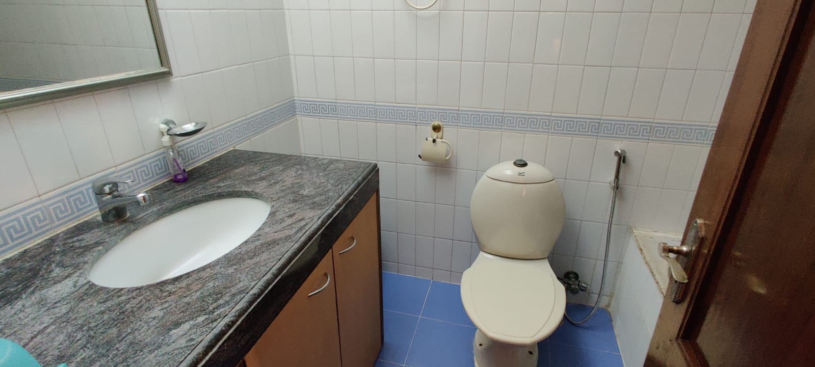 11 - Mona Apartment, Breach Candy