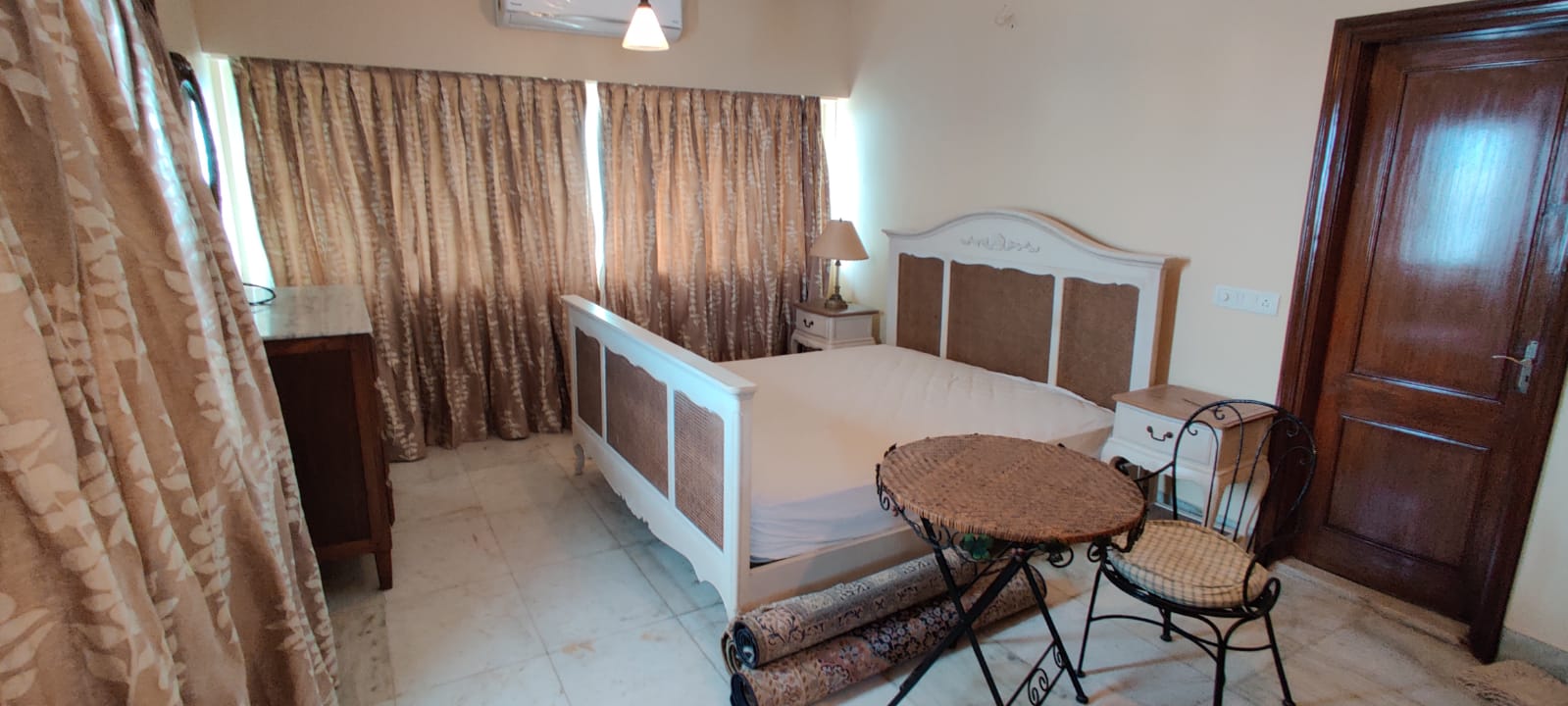 12 - Mona Apartment, Breach Candy