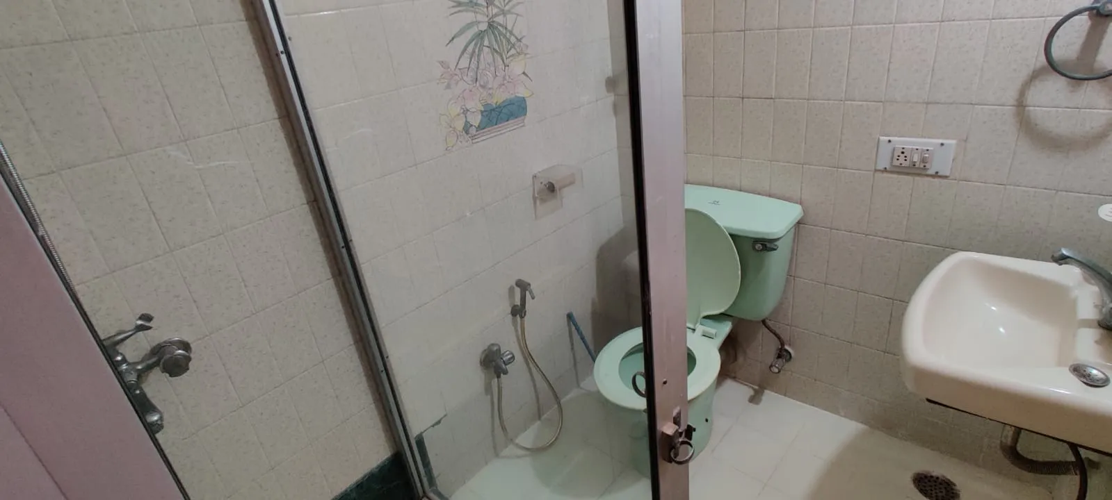 3 BHK Flats for Sale in Mona Apartment, Breach Candy