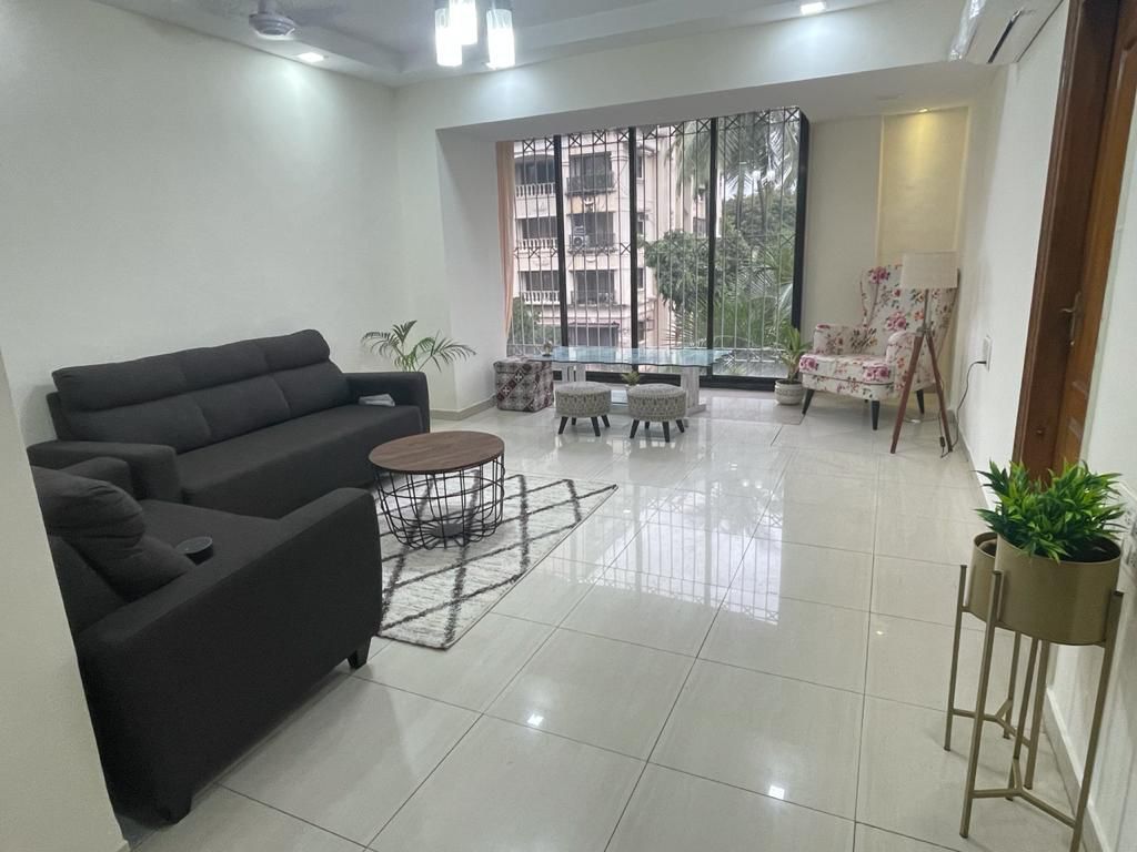 6 - Uttam Niwas, Khar West