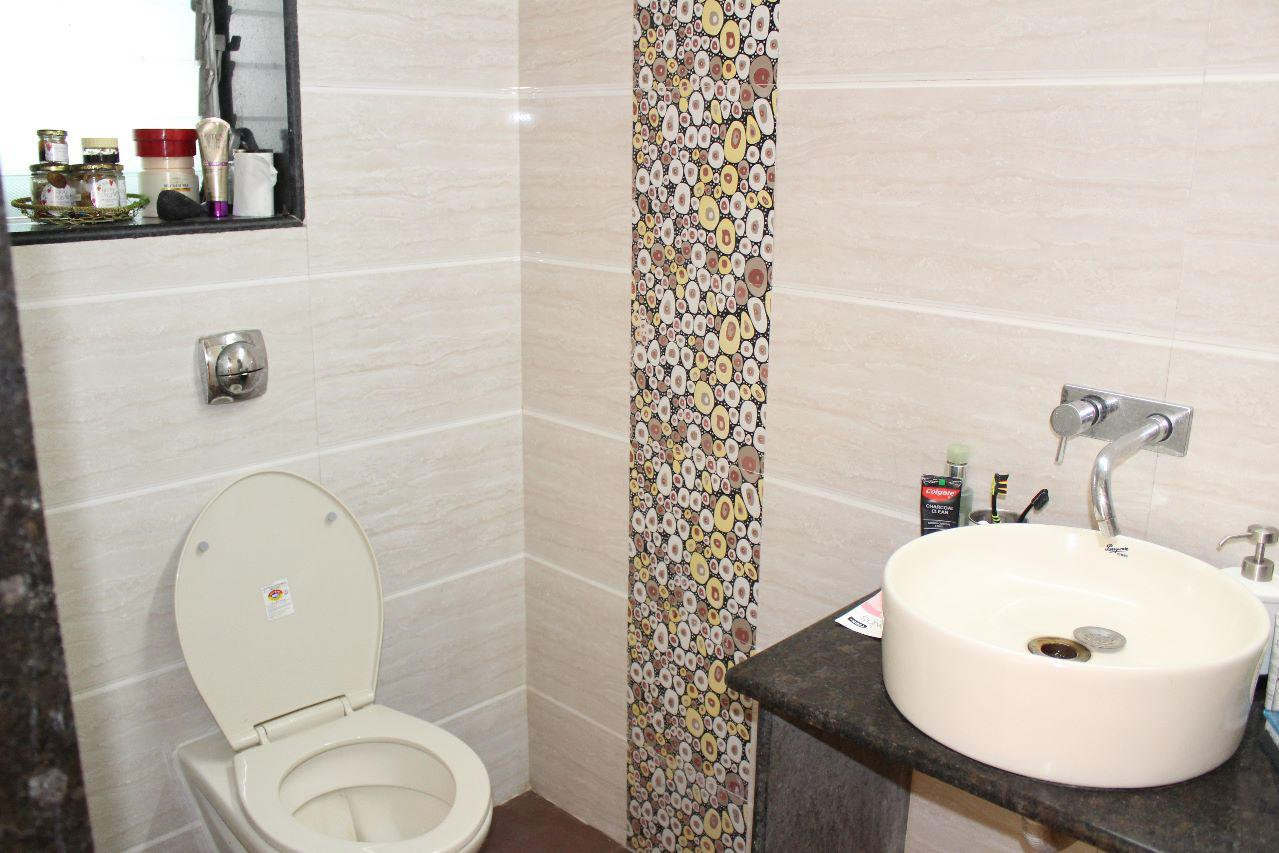 5 BHK Flats for Sale in Makhan Dham, Khar West