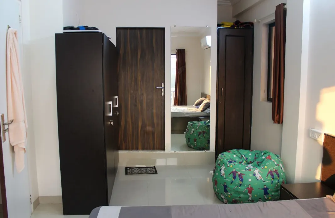 2 BHK Flats for Sale in Sadanand Classic, Khar West