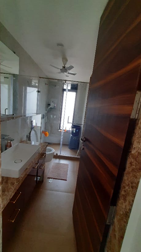 32 - Kismet, Santacruz West