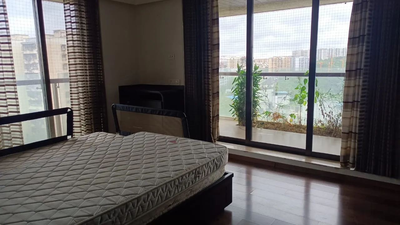 3 BHK Flats for Sale in Lake Front Solitaire, Powai