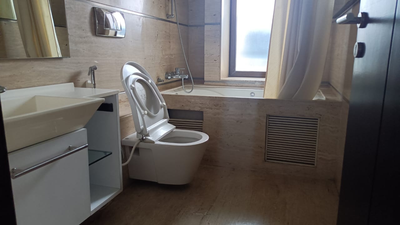 7 - Lake Front Solitaire, Powai