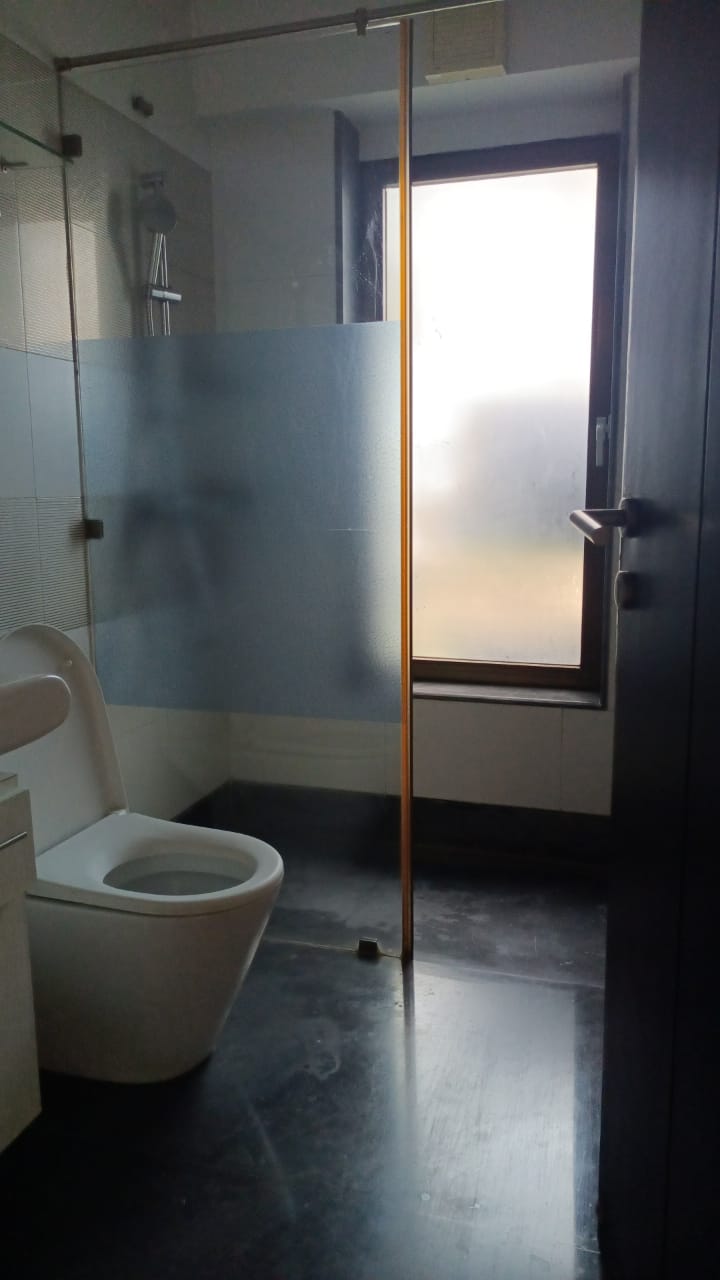 8 - Lake Front Solitaire, Powai