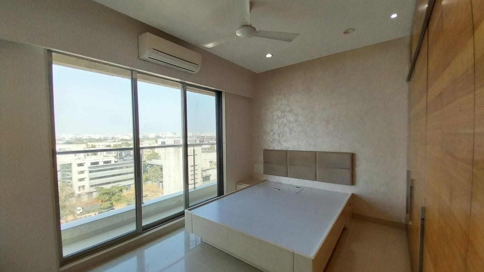 6 - Nav Natraj, Santacruz West