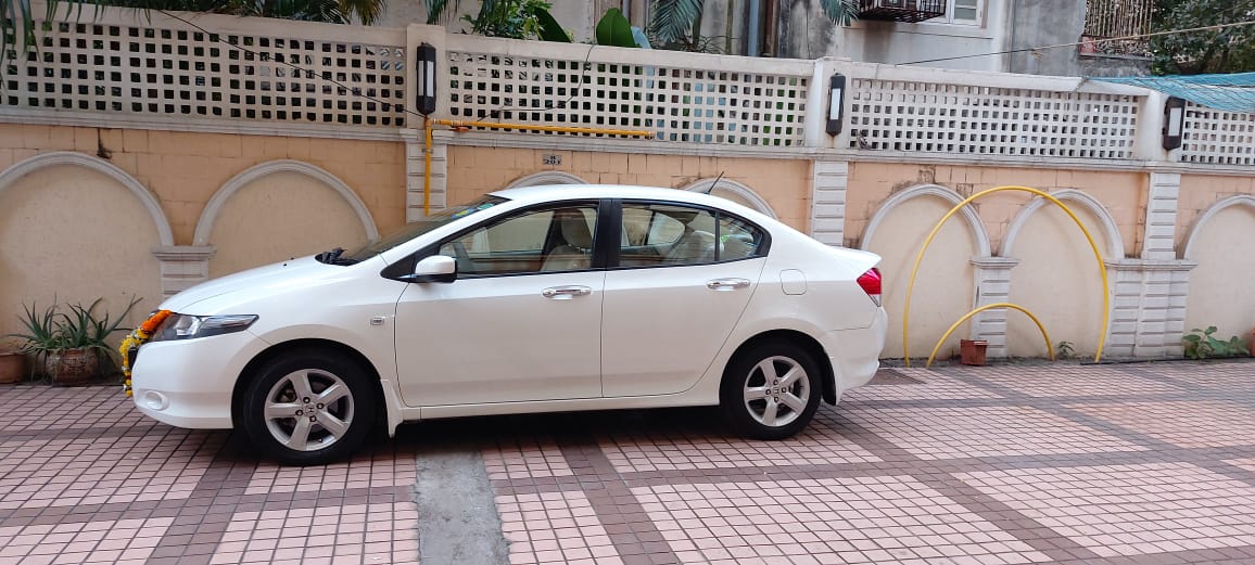 2 BHK Flats for Sale in Odina, Santacruz West