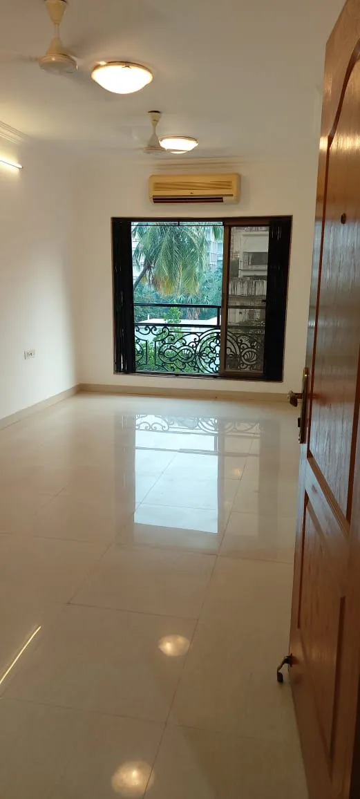 2 BHK Flats for Sale in Odina, Santacruz West