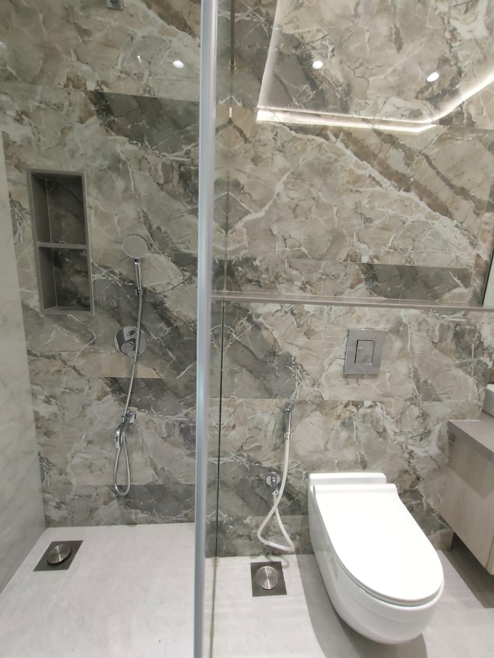 17 - Windsor Grande Residences, Andheri West