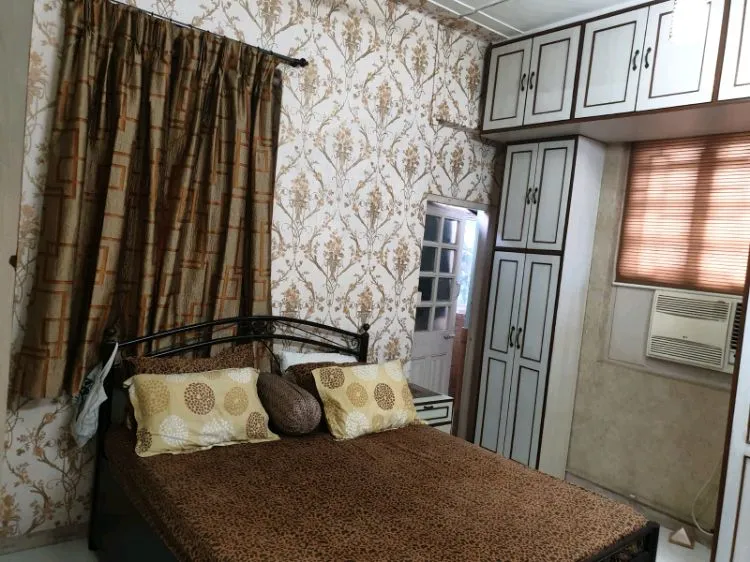 1 BHK Flats for Sale in Ruki Mahal, Colaba