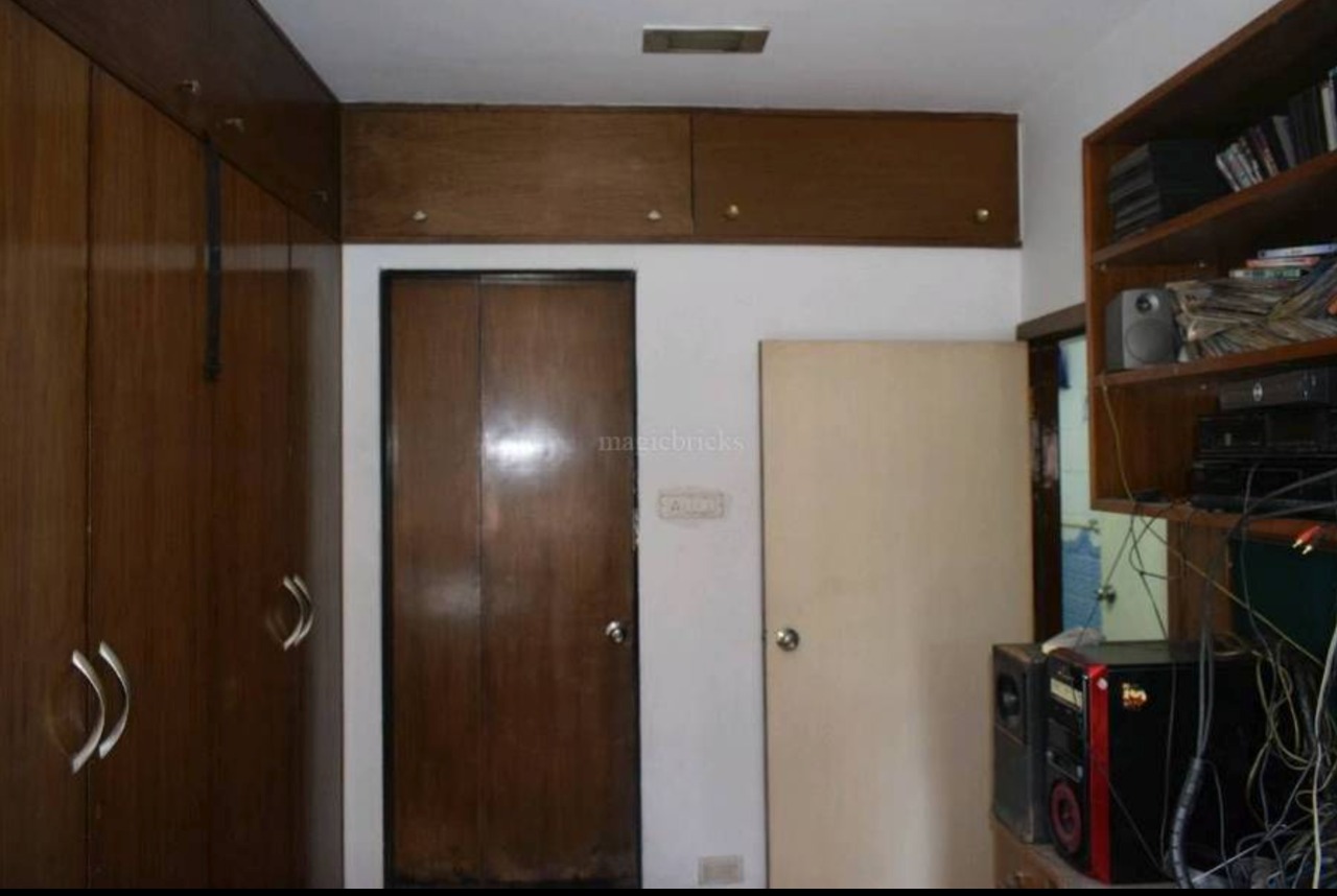 4 - Usha Sadan, Colaba