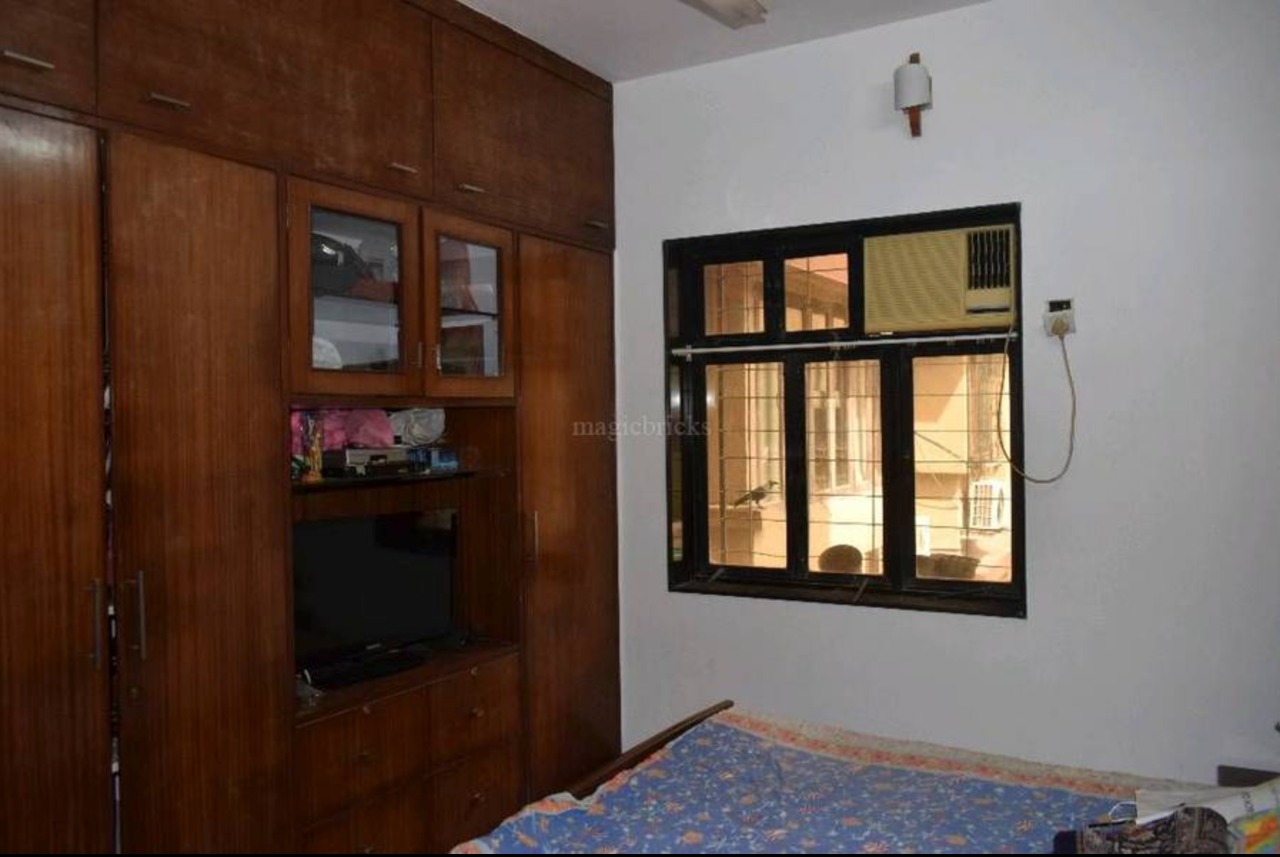 5 - Usha Sadan, Colaba