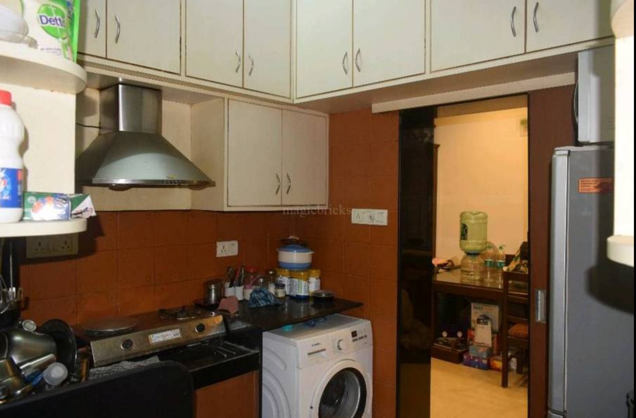 2 BHK Fully Furnished in Usha Sadan , Colaba