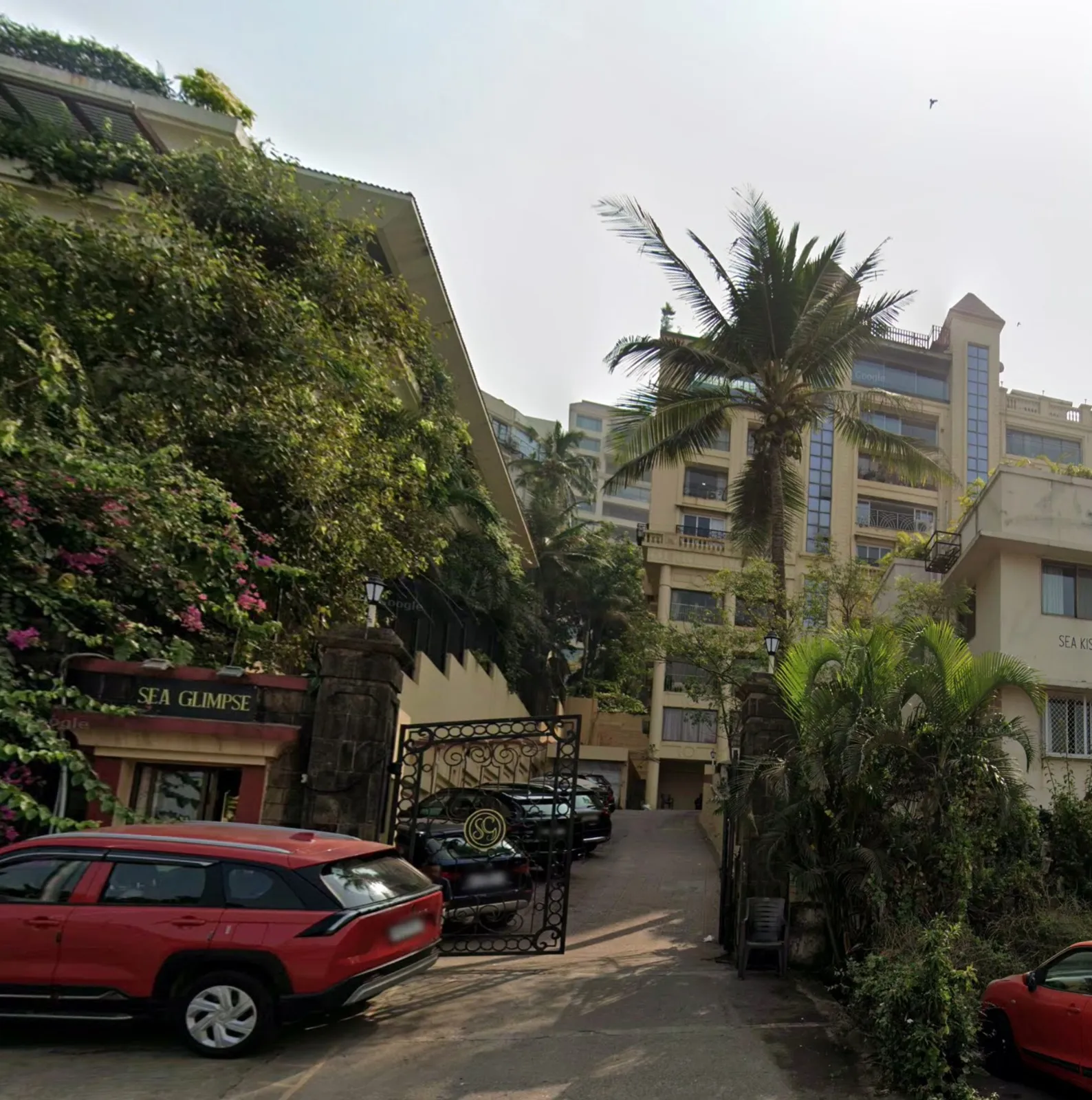 2 BHK Semi Furnished in Sea Glimpse Bandstand , Bandra West