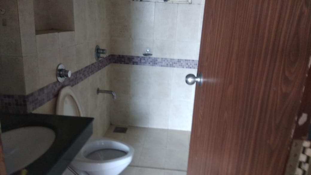 Bathroom 2 - Oberoi Splendor, Andheri East