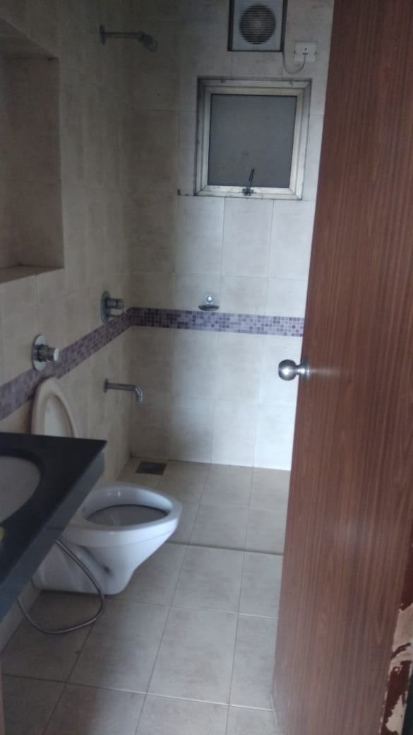 Bathroom 21 - Oberoi Splendor, Andheri East