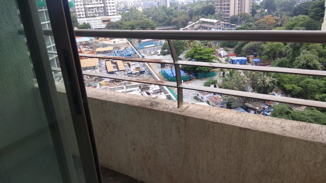 Building - Oberoi Splendor, Andheri East