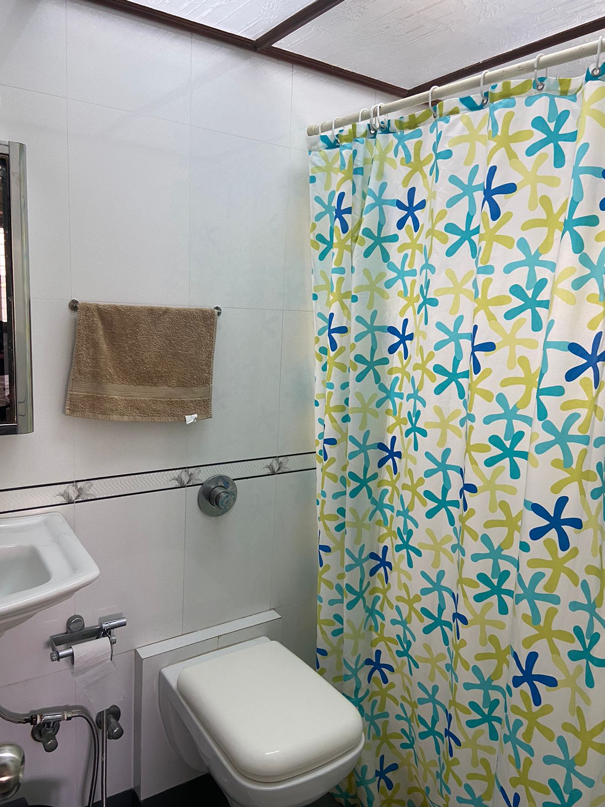 4 - Utopia, Bandra West