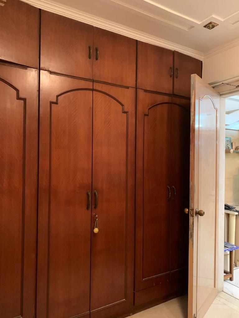 2 BHK Semi Furnished in Himalaya Building , Worli