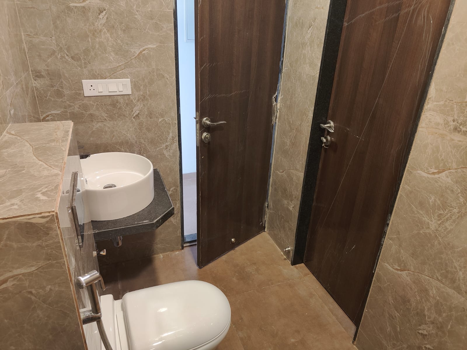 3 BHK Semi-Furnished in DLH The Park , Jogeshwari