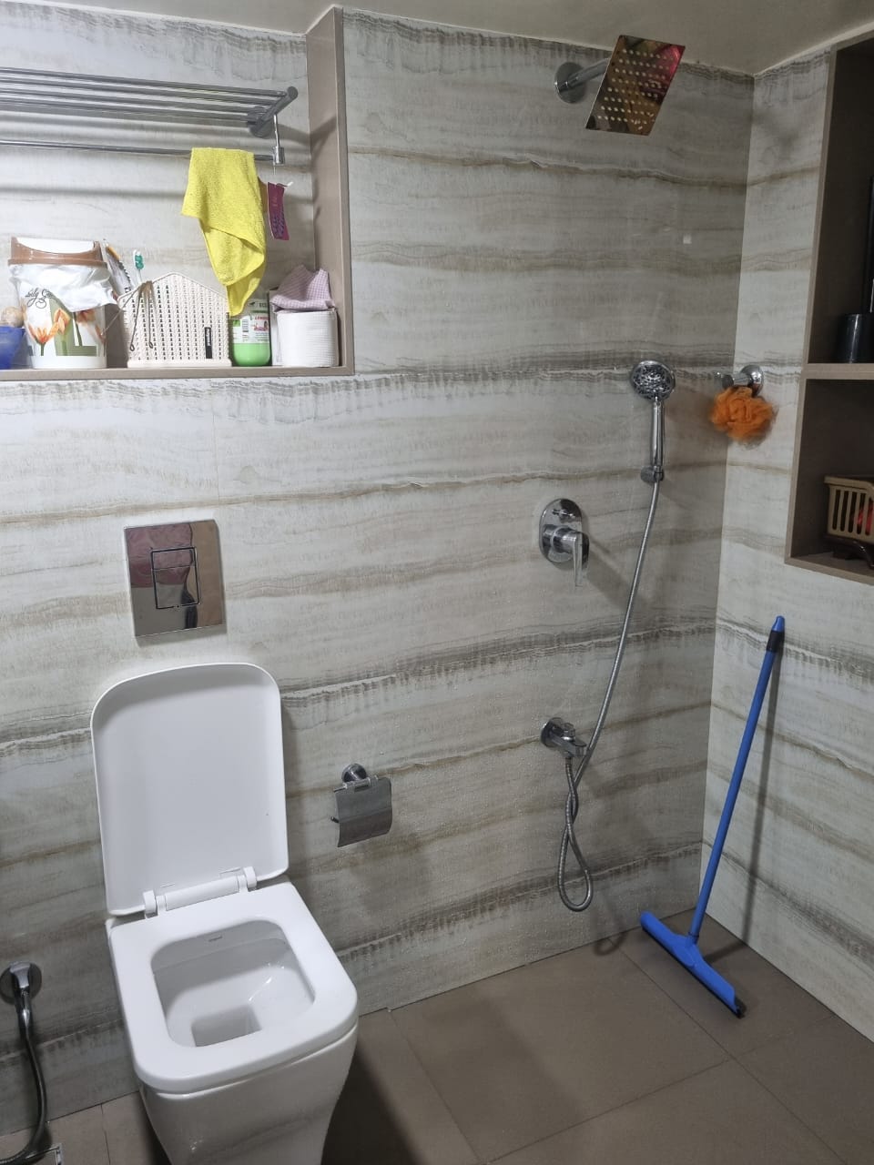 2 BHK Semi-Furnished in Poonam Park CHS , Parel