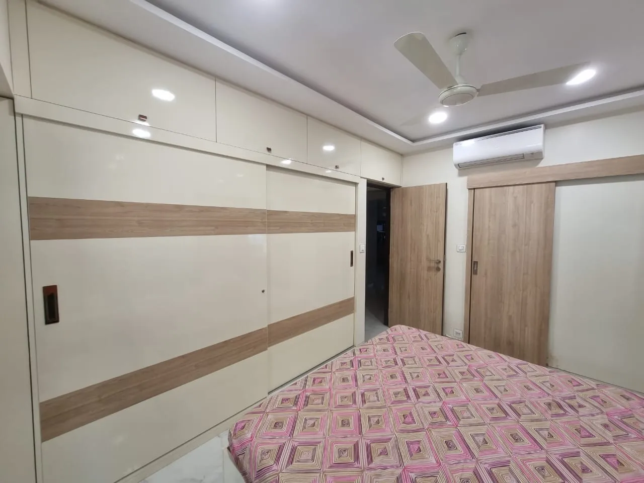 2 BHK Flats for Sale in Poonam Park CHS, Parel