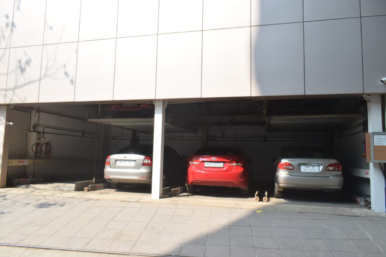 14 - Mittal Aristo, Parel