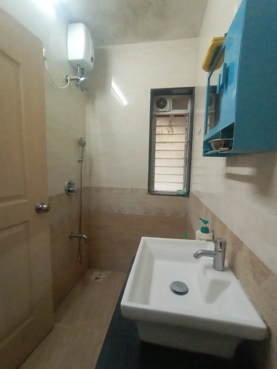 2 BHK Flats for Sale in Beach Tower, Prabhadevi