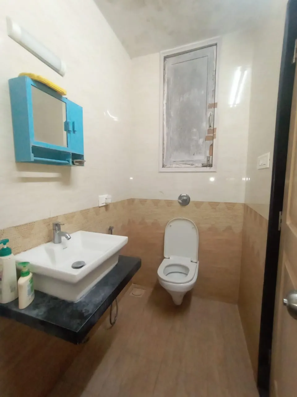 2 BHK Flats for Sale in Beach Tower, Prabhadevi