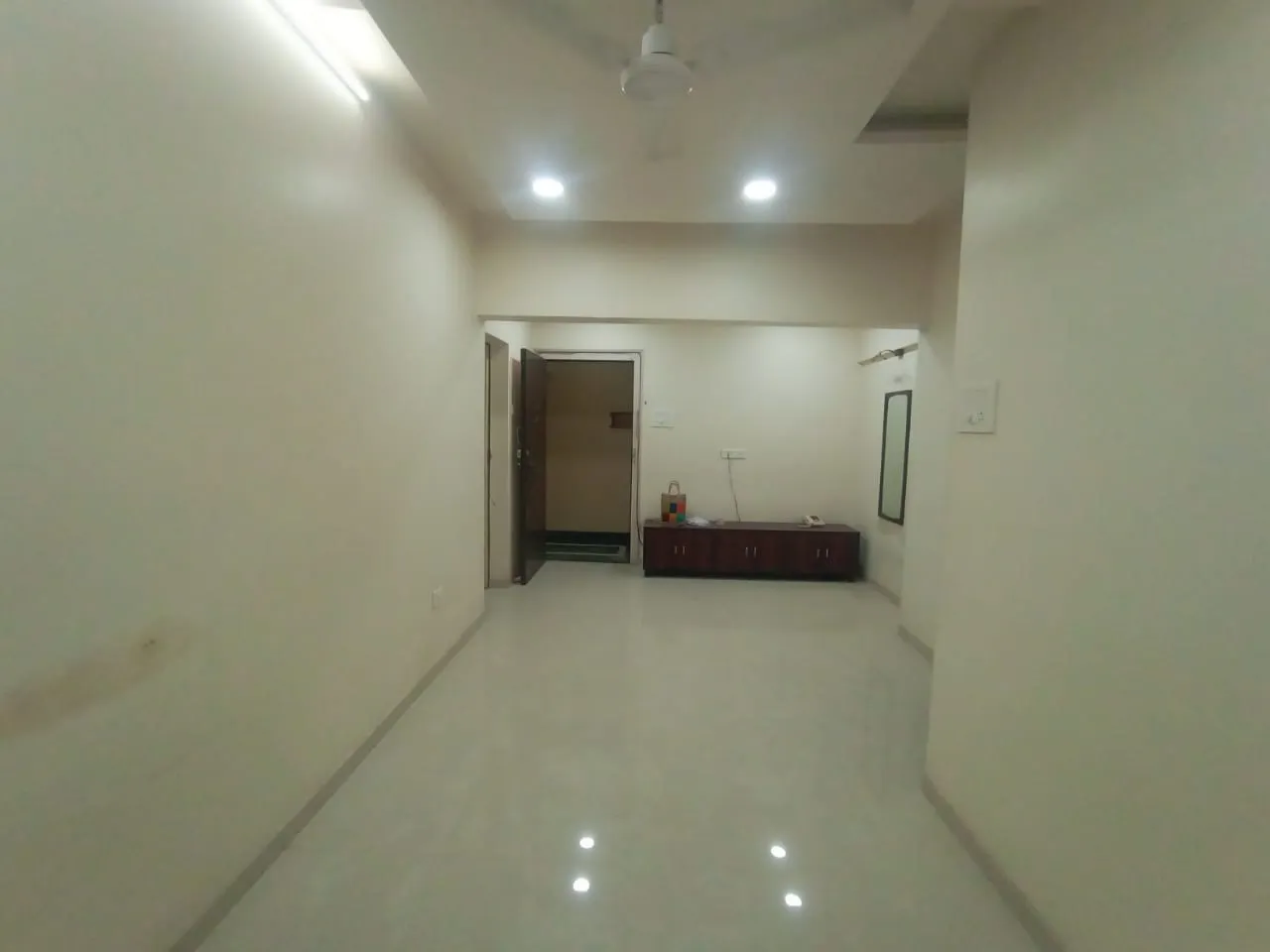 2 BHK Flats for Sale in Beach Tower, Prabhadevi
