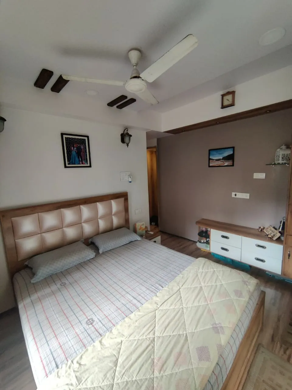 2 BHK Flats for Sale in Aashirwad CHS, Andheri West