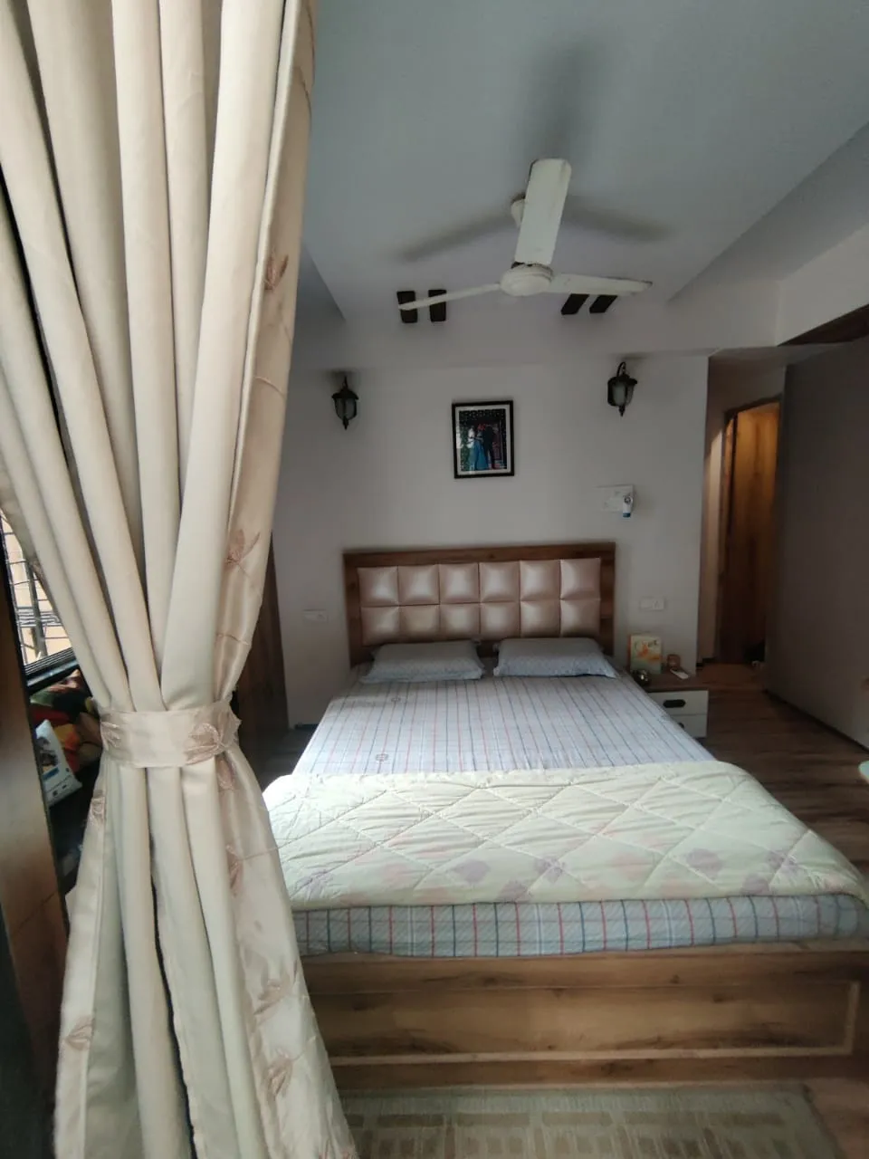 2 BHK Flats for Sale in Aashirwad CHS, Andheri West