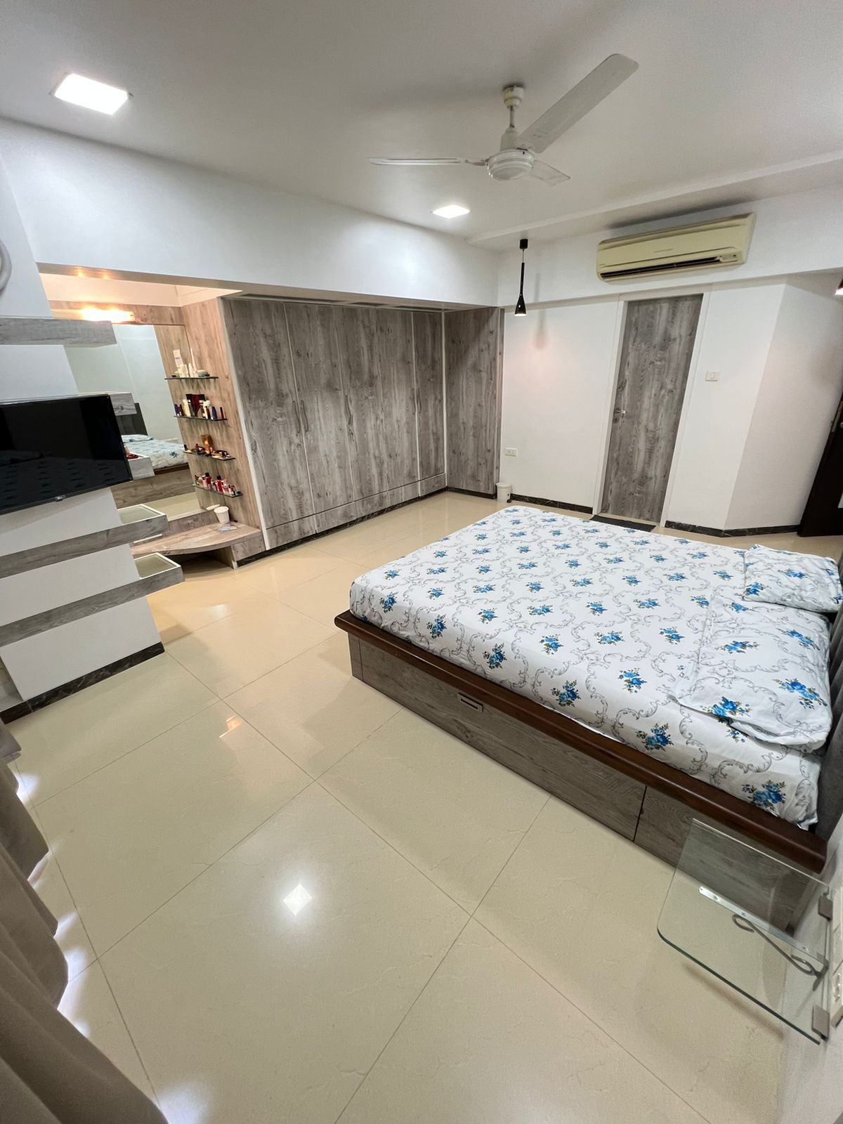 15 - Mayfair Villa, Khar West